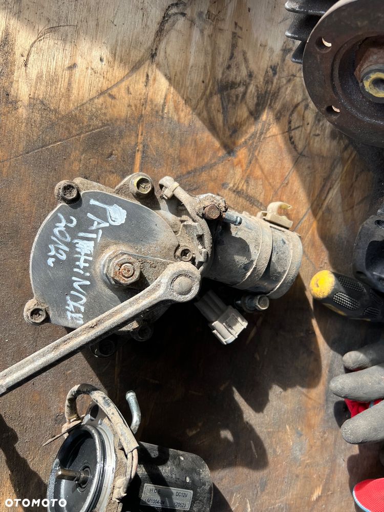 Nastawnik reduktora przedni Nissan pathfinder 2.5dci 2012r