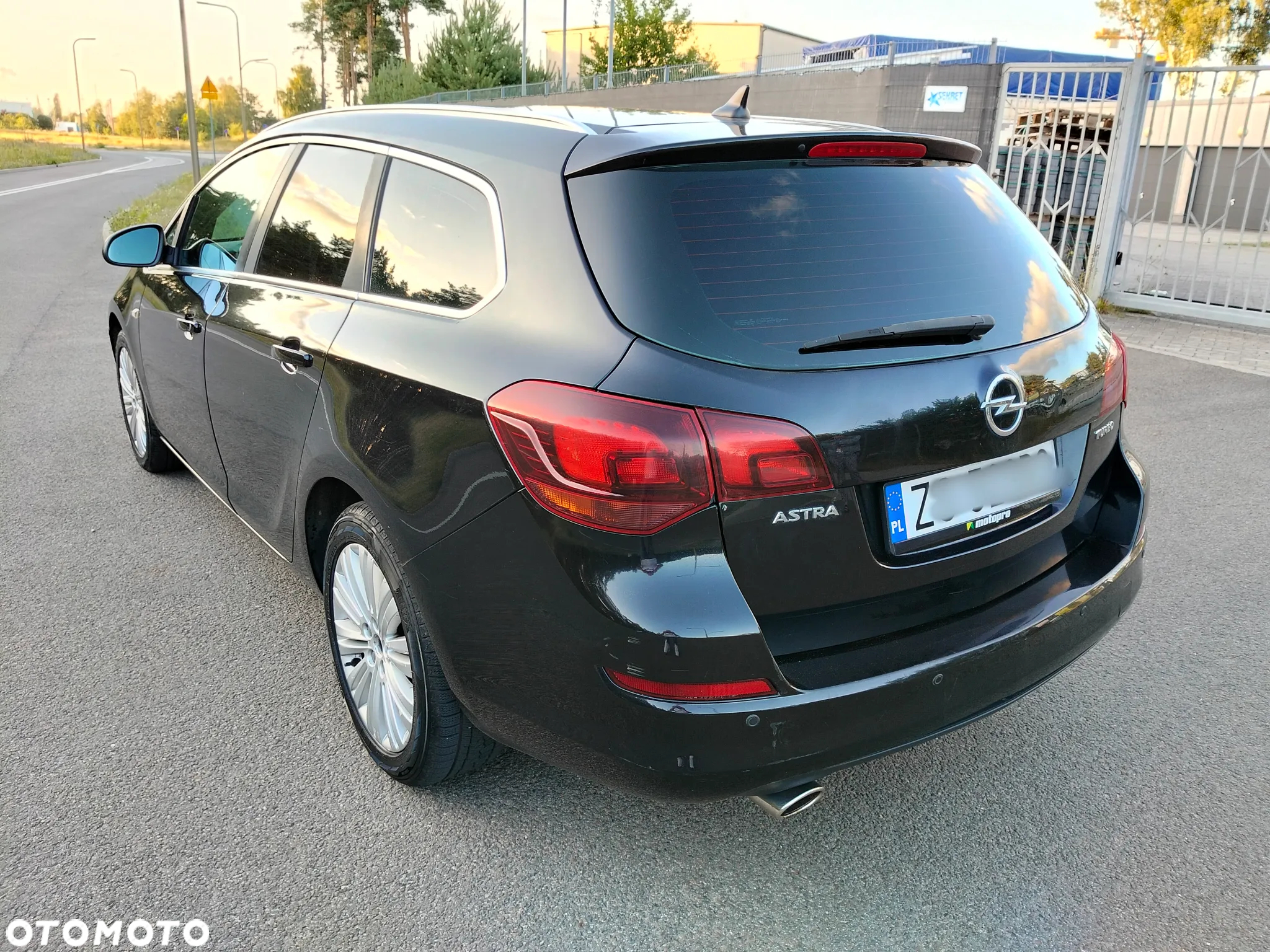 Opel Astra IV 1.4 T Essentia - 2