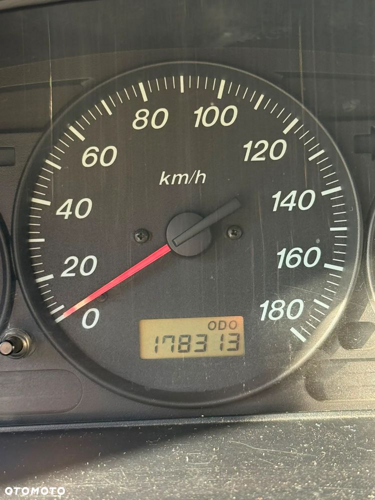 Mazda Demio 1.3 - 11