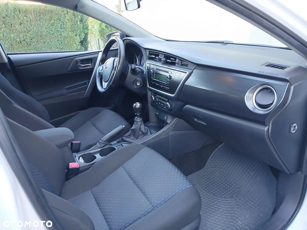 Toyota Auris 1.4 D-4D Active - 9