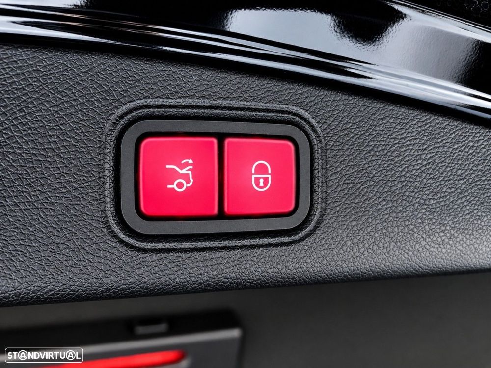 Mercedes-Benz E 220 d AMG Line Aut. — fotografia 15