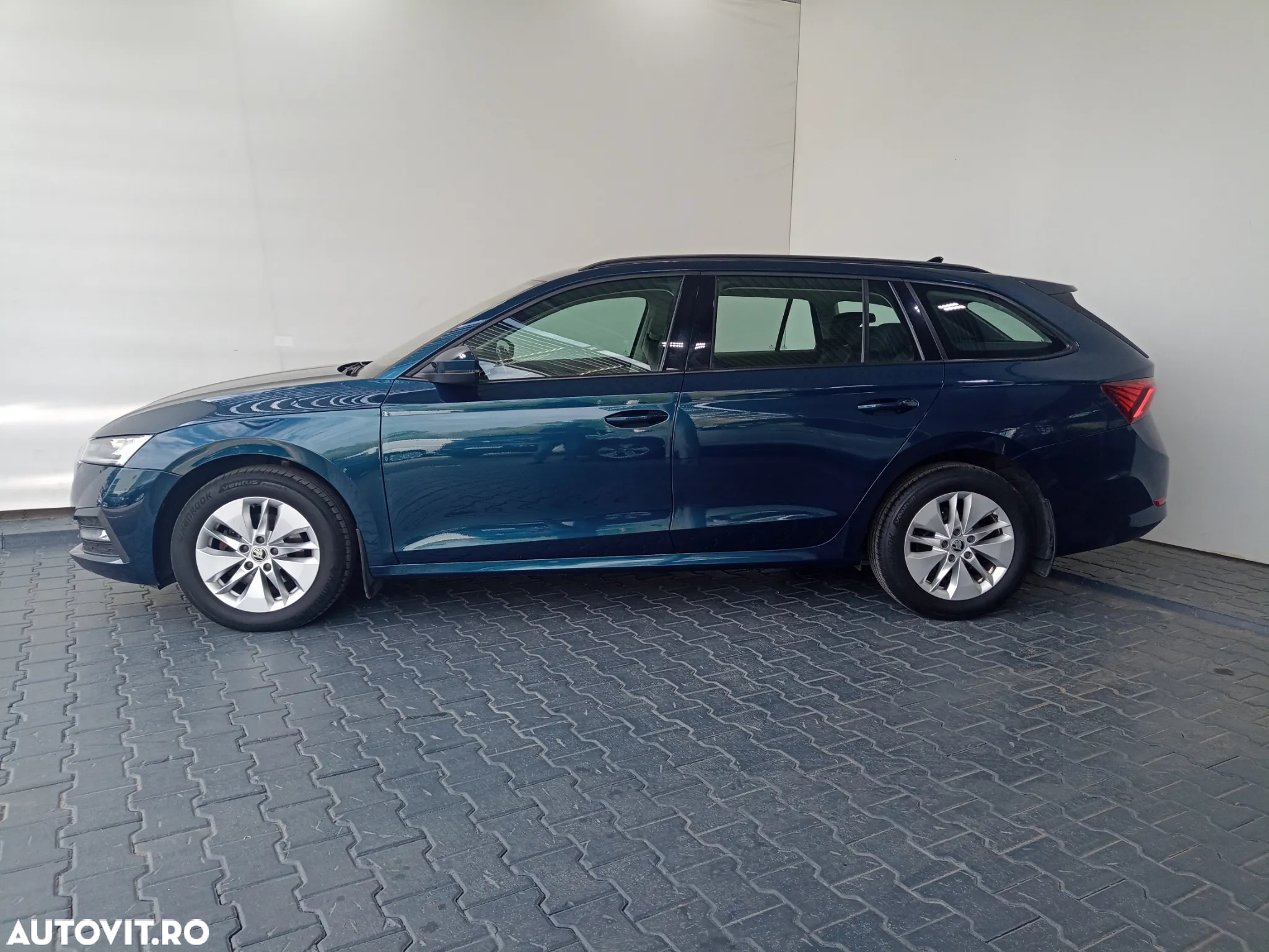 Skoda Octavia Combi 2.0 TDI DSG Ambition - 2