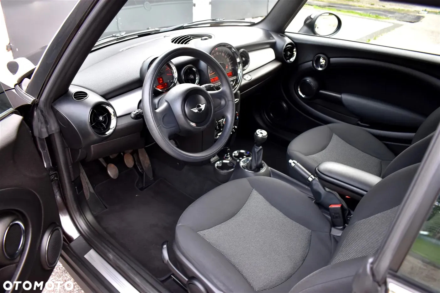 MINI Cooper Standard - 18
