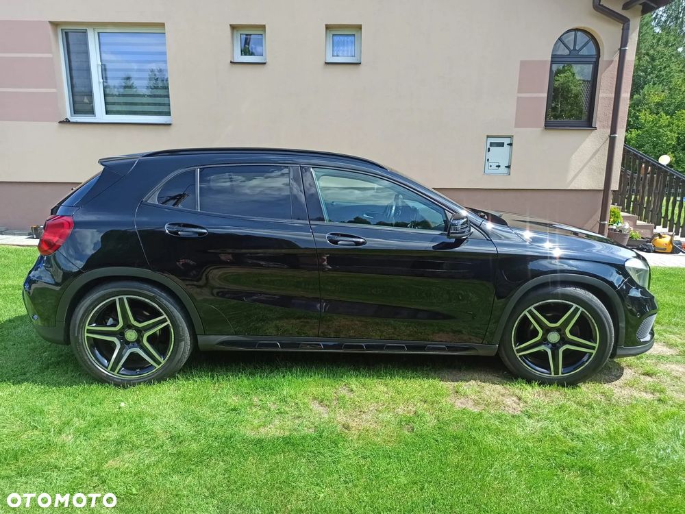 Mercedes-Benz GLA 180 - 12