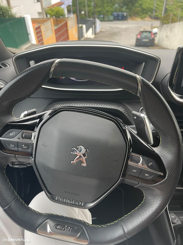 Peugeot 2008 1.2 PureTech GT EAT8 - 17