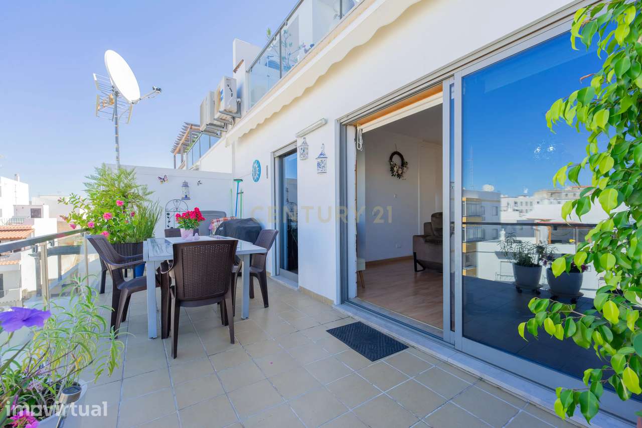 Apartamento T2 Duplex em Olhão com 2 Lugares de Estacionamento e 2 Gra