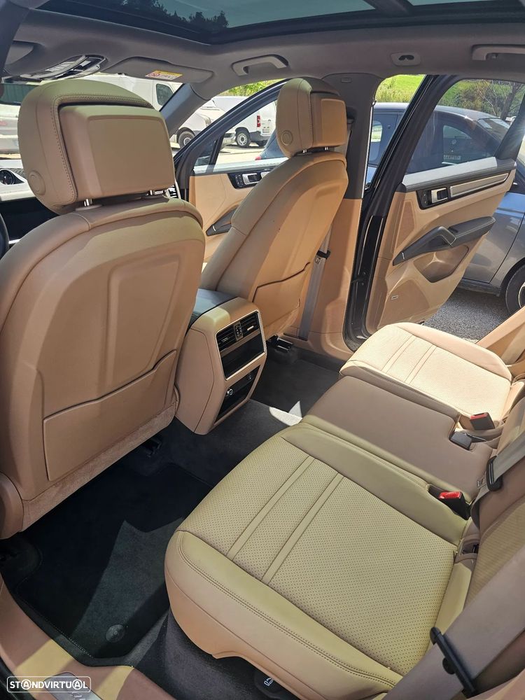 Porsche Cayenne - 10