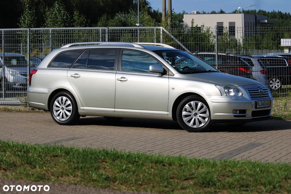 Toyota Avensis - 8