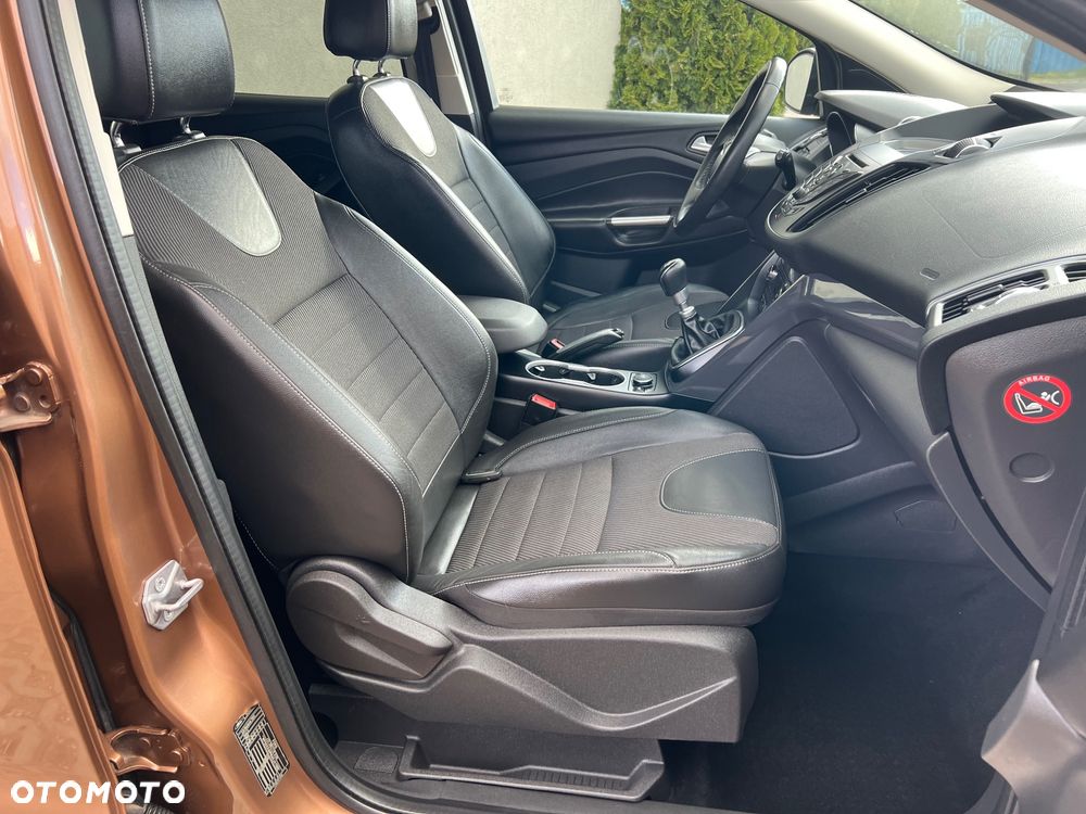 Ford Kuga 2.0 TDCi 2x4 Titanium - 16
