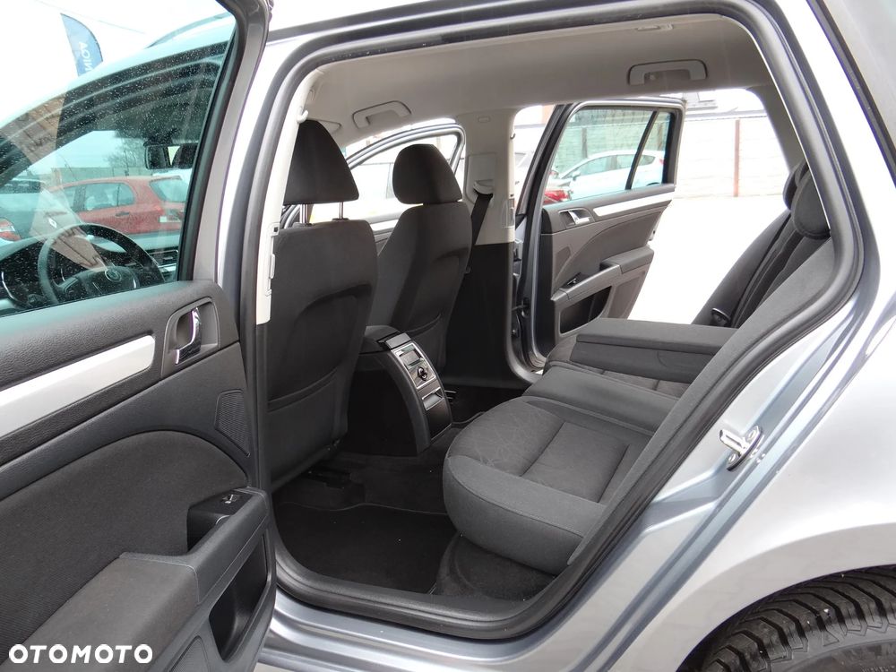 Skoda Superb 2.0 TDI DSG FAMILY - 37