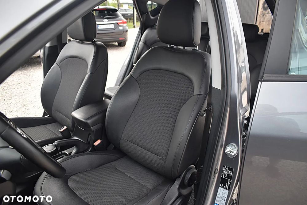 Hyundai ix35 1.6 2WD Fifa World Cup Edition - 19