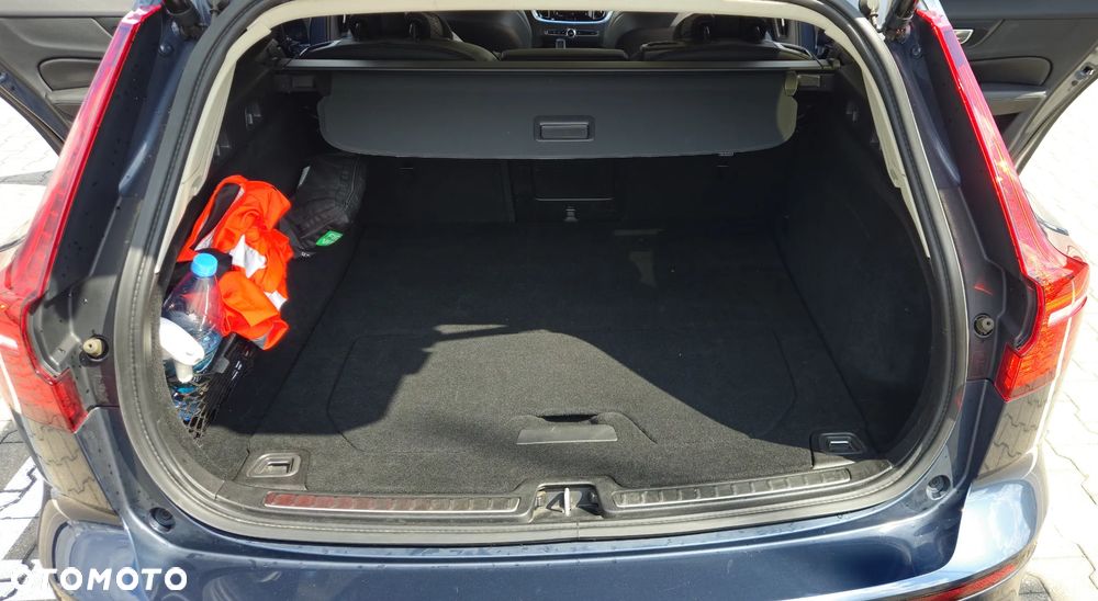 Volvo V60 B4 D Plus Dark - 25