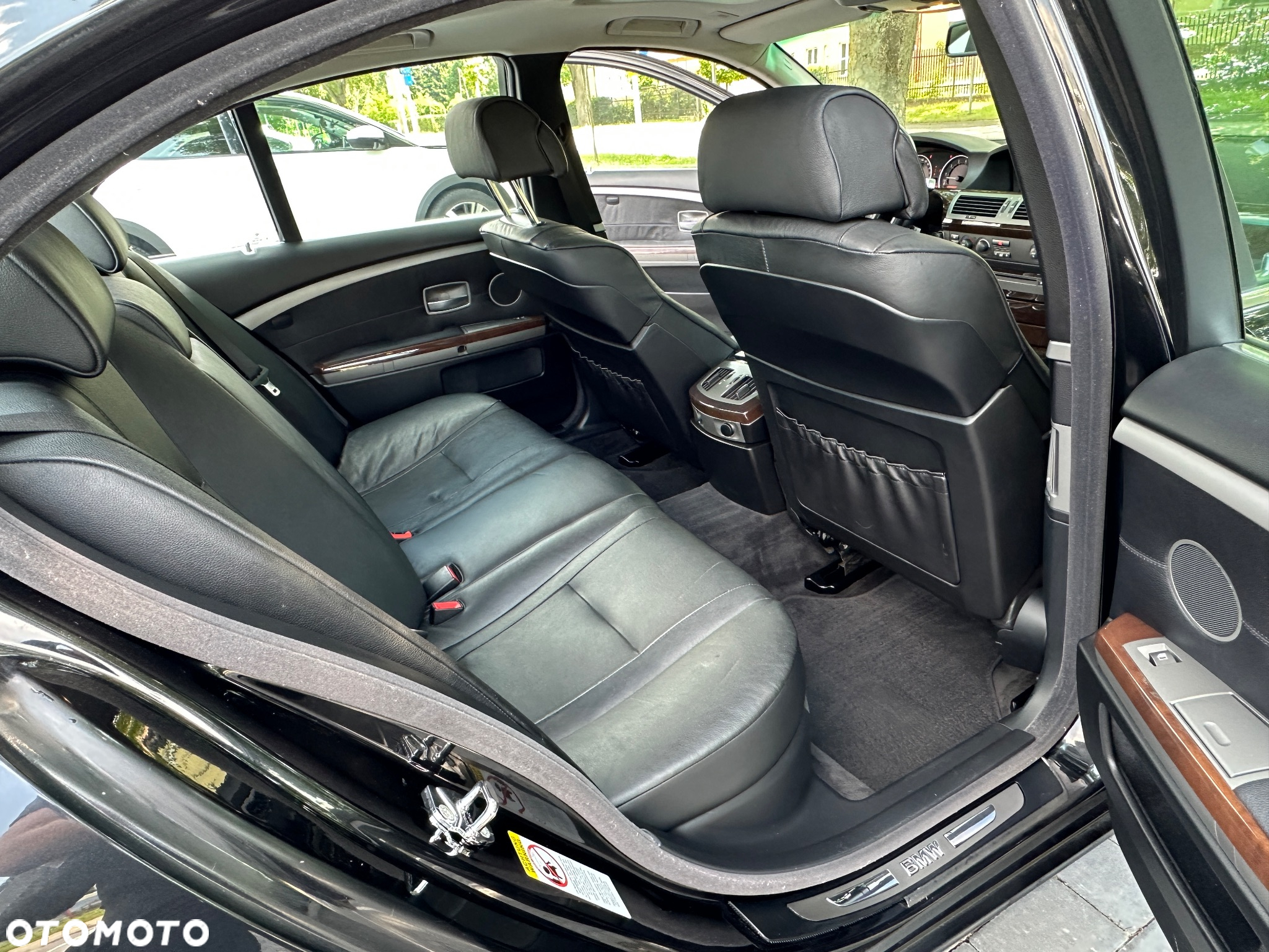 BMW Seria 7 745i - 20