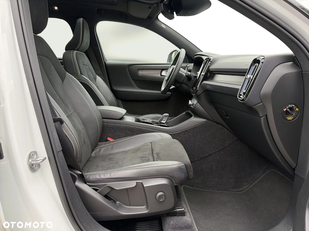 Volvo XC 40 T3 R-Design - 32
