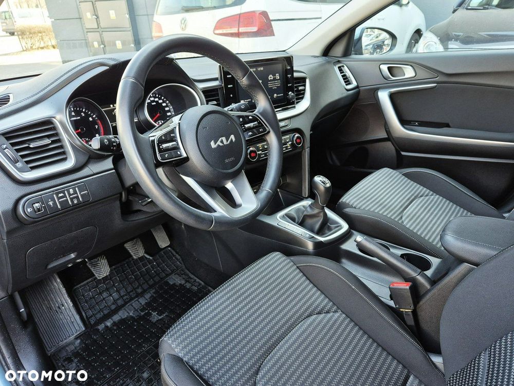 Kia Ceed 1.5 T-GDI M - 10