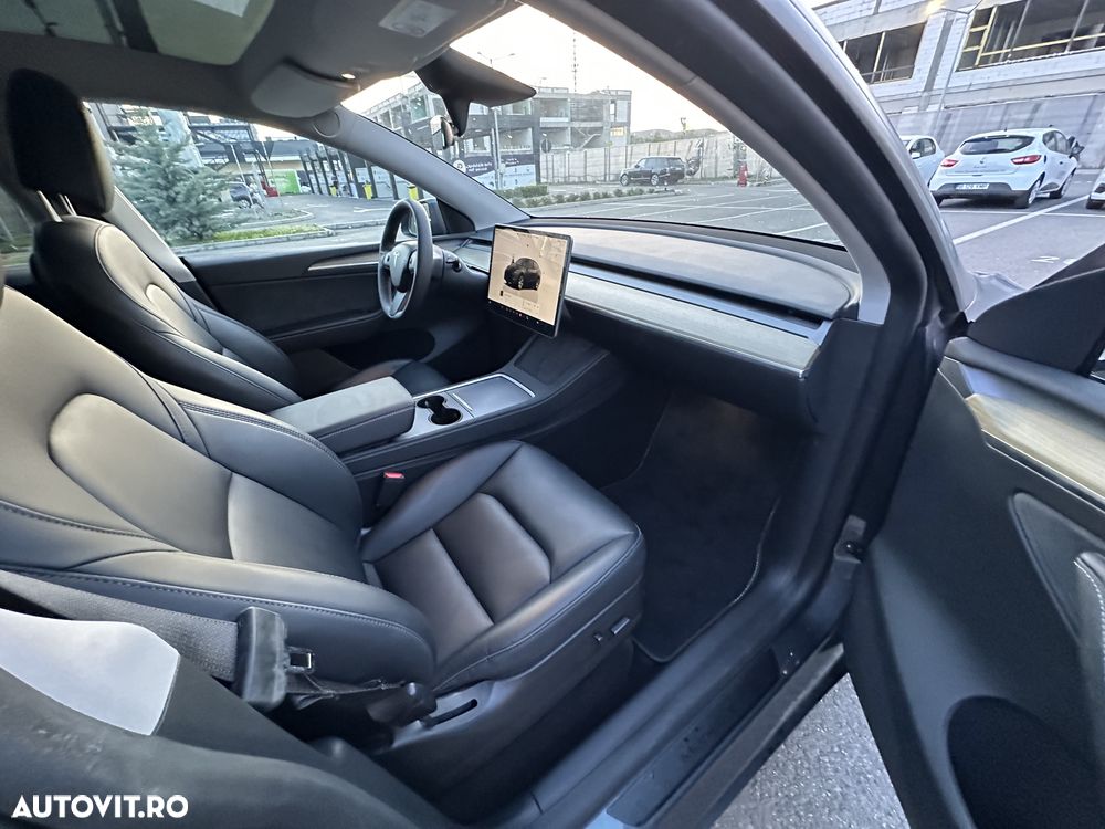 Tesla Model Y - 24