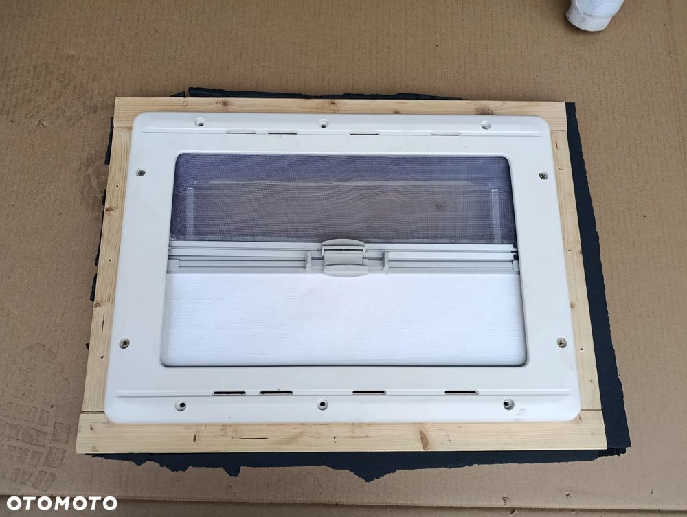 DOMETIC SZYBA OKNO UCHYLNE ROLETA - 3