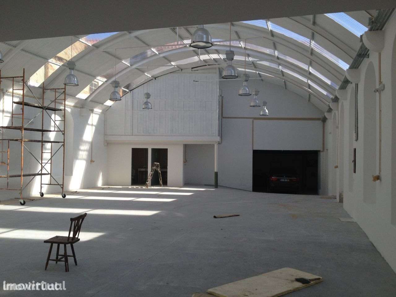 Espaço comercial de 420m² com estacionamento e ar condicionado - Grande imagem: 2/7