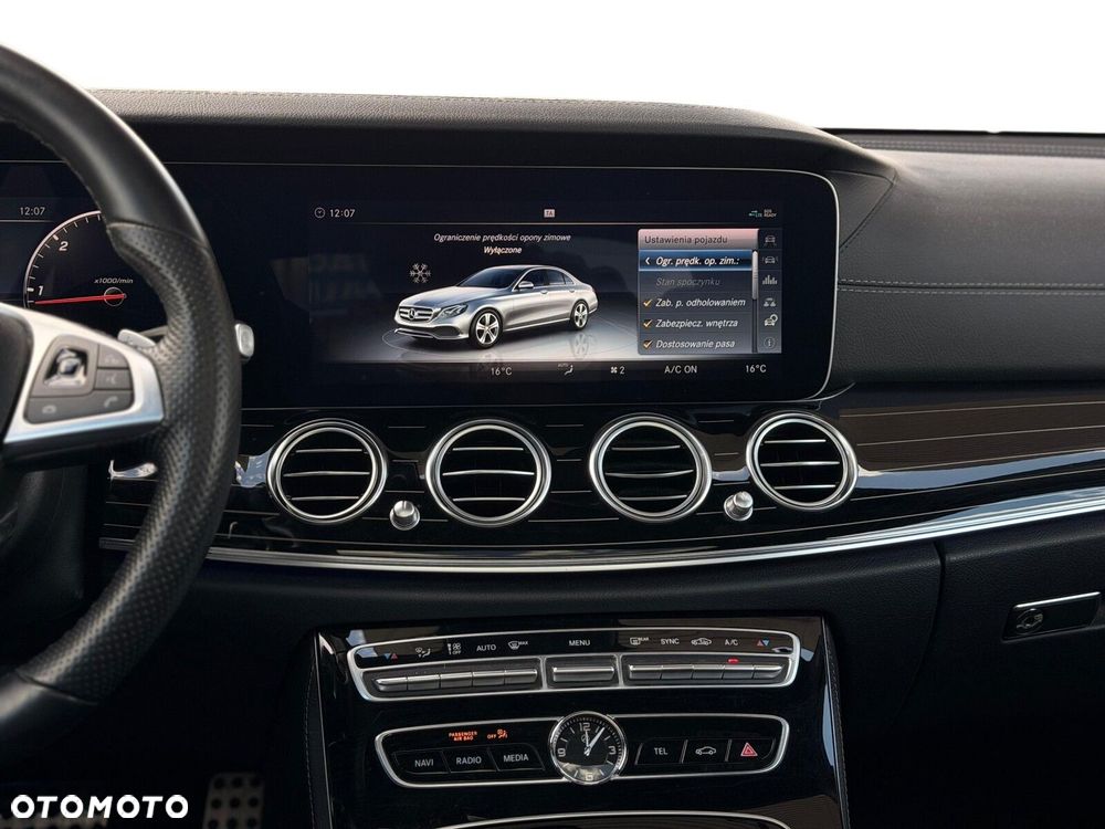 Mercedes-Benz Klasa E 220 d 4-Matic AMG/Avantgarde - 35
