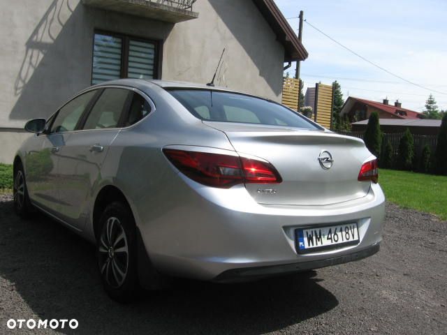 Opel Astra 1.6 Essentia EU6 - 9