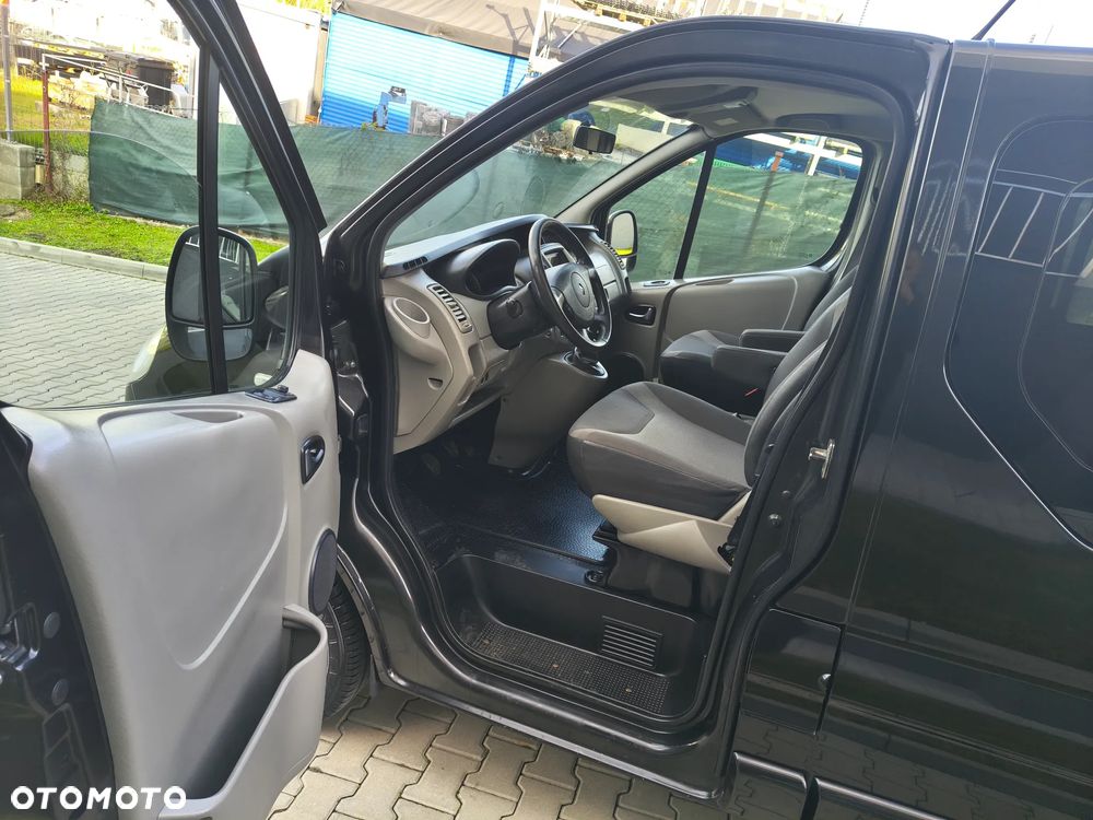 Renault Trafic Grand Passenger Black Edition - 15