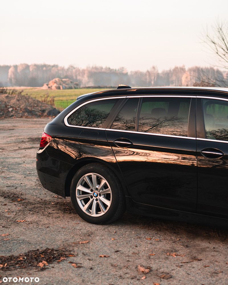 BMW Seria 5 525d xDrive - 14