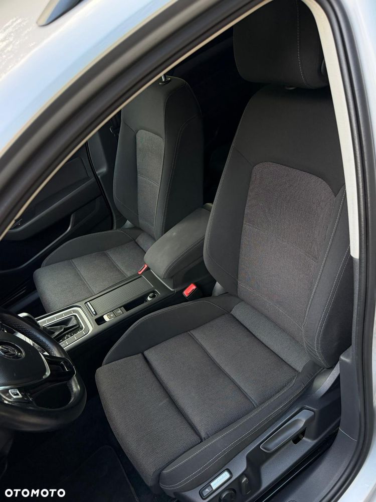 Volkswagen Passat - 16