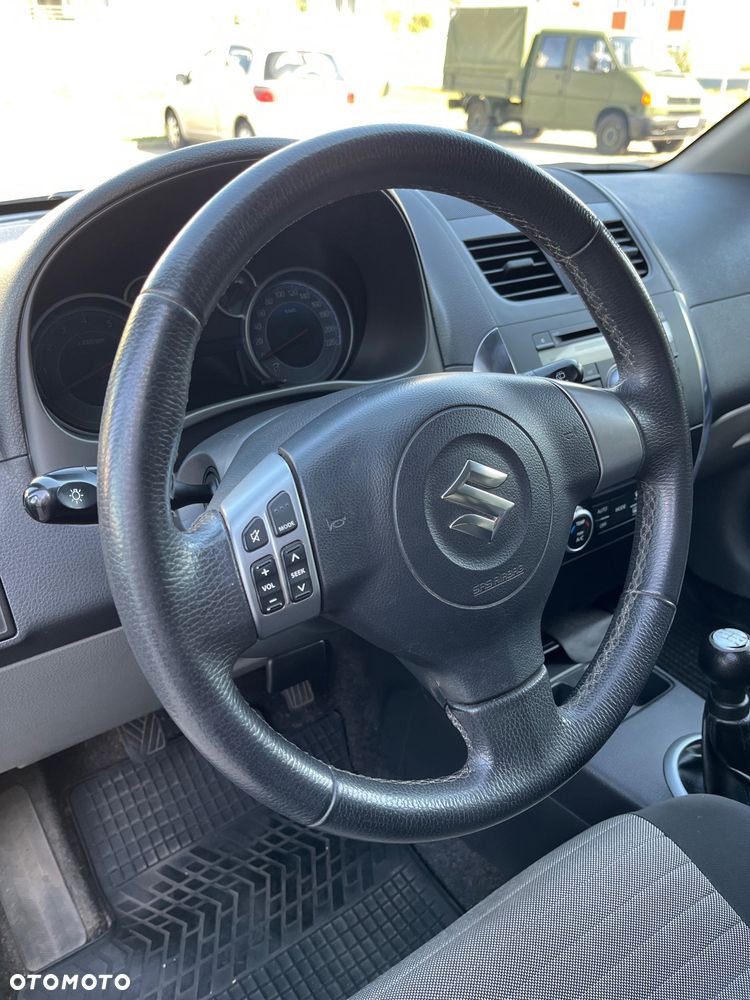 Suzuki SX4 1.6 Premium - 29