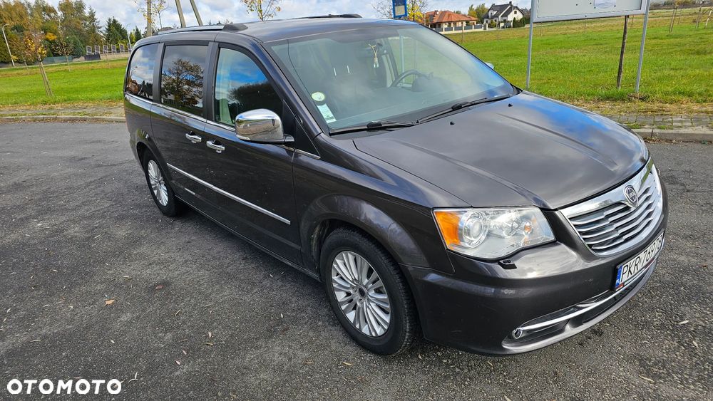 Lancia Voyager 2.8 Multijet 16v Platinum - 2