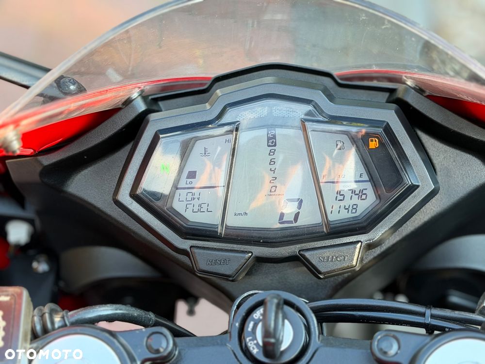 Yamaha YZF - 24