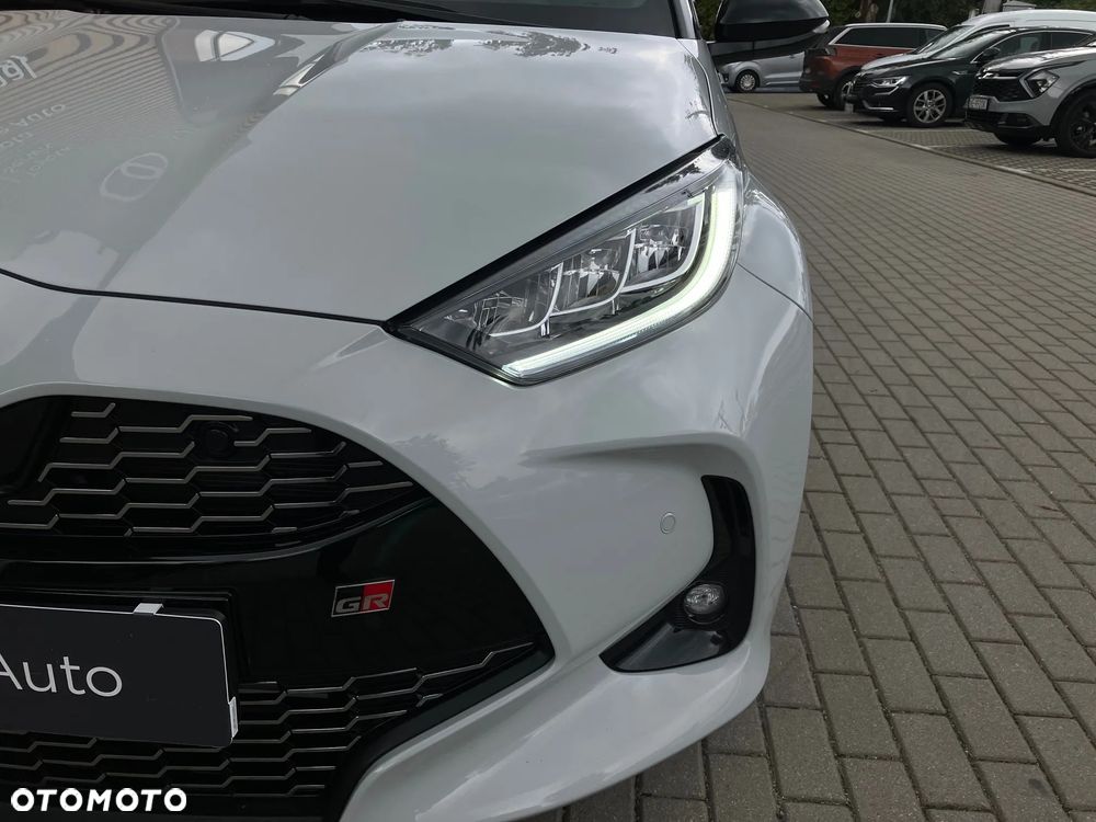 Toyota Yaris Hybrid 1.5 GR Sport - 18