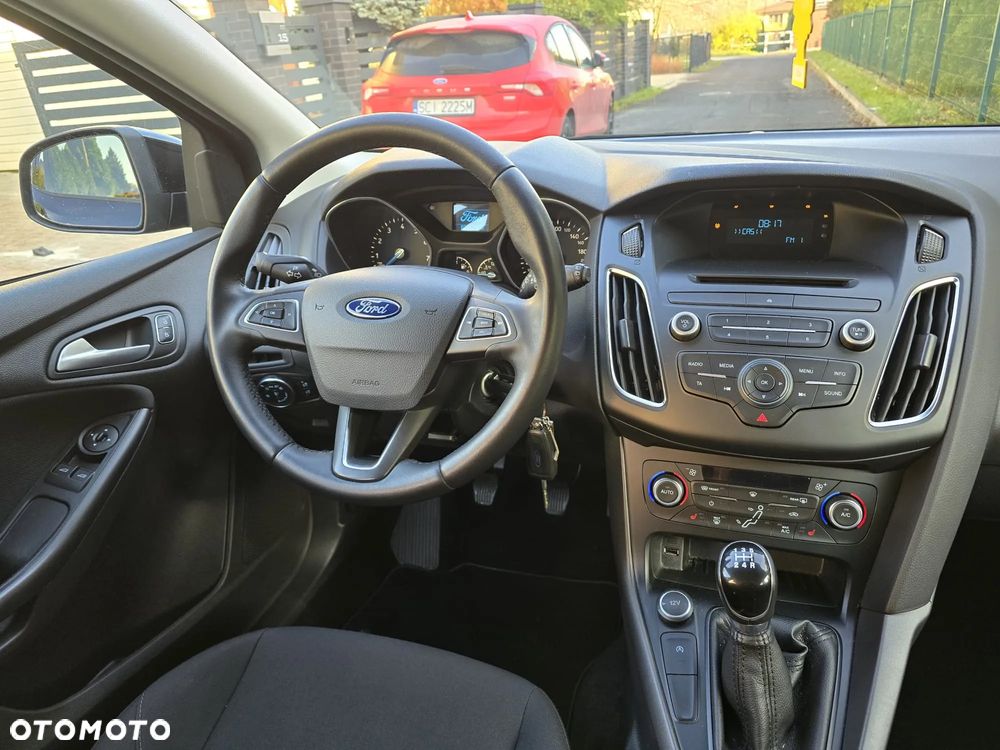 Ford Focus ver-1-0-ecoboost-trend-edition - 24