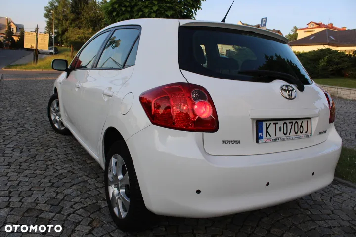 Toyota Auris 1.33 VVT-i Premium + - 4