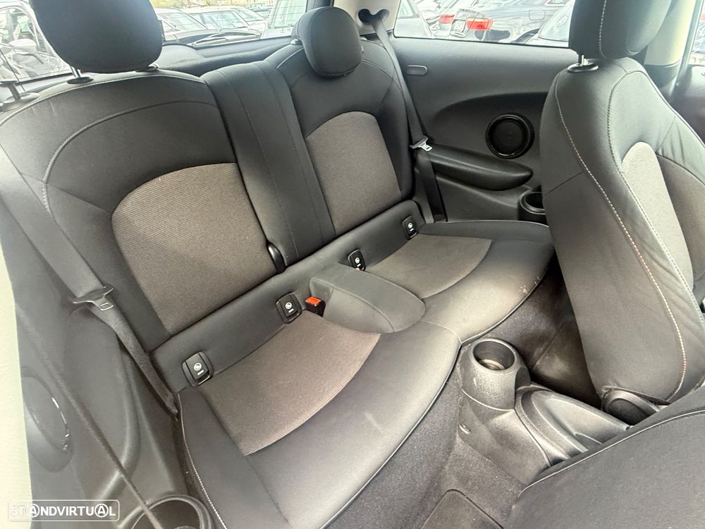 MINI 3 Portas Cooper D - 12