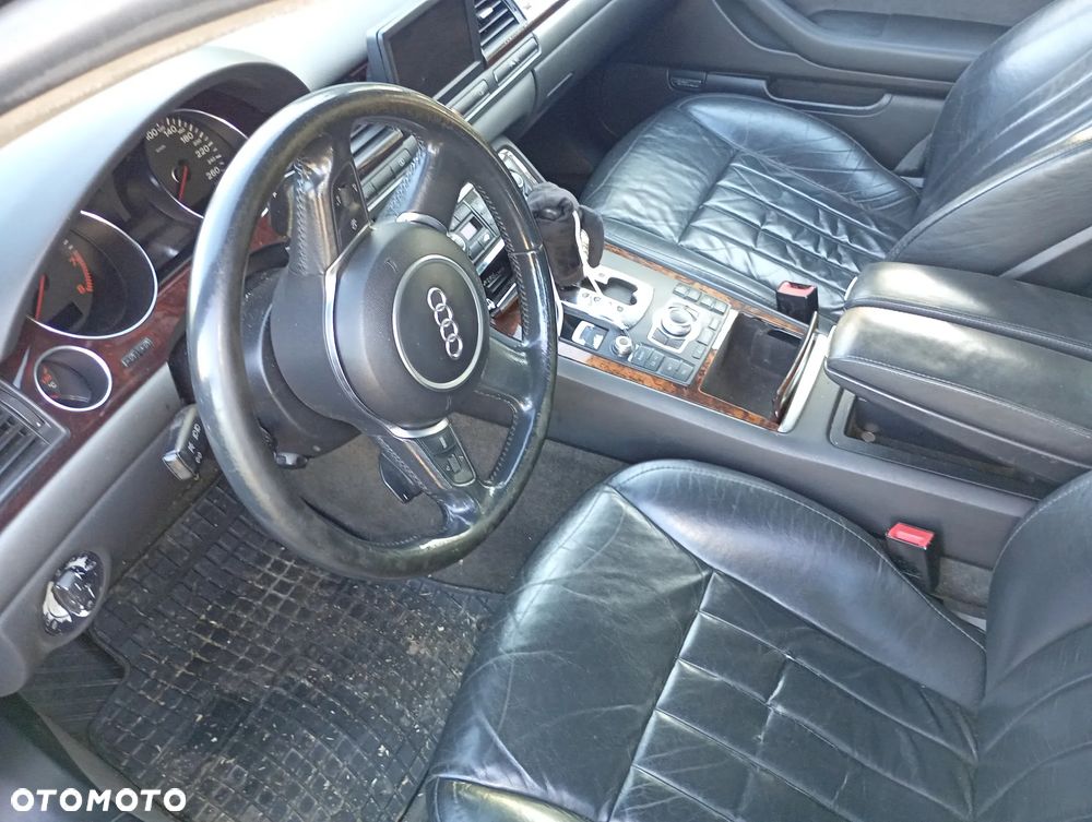 Audi A8 4.2 Quattro - 9