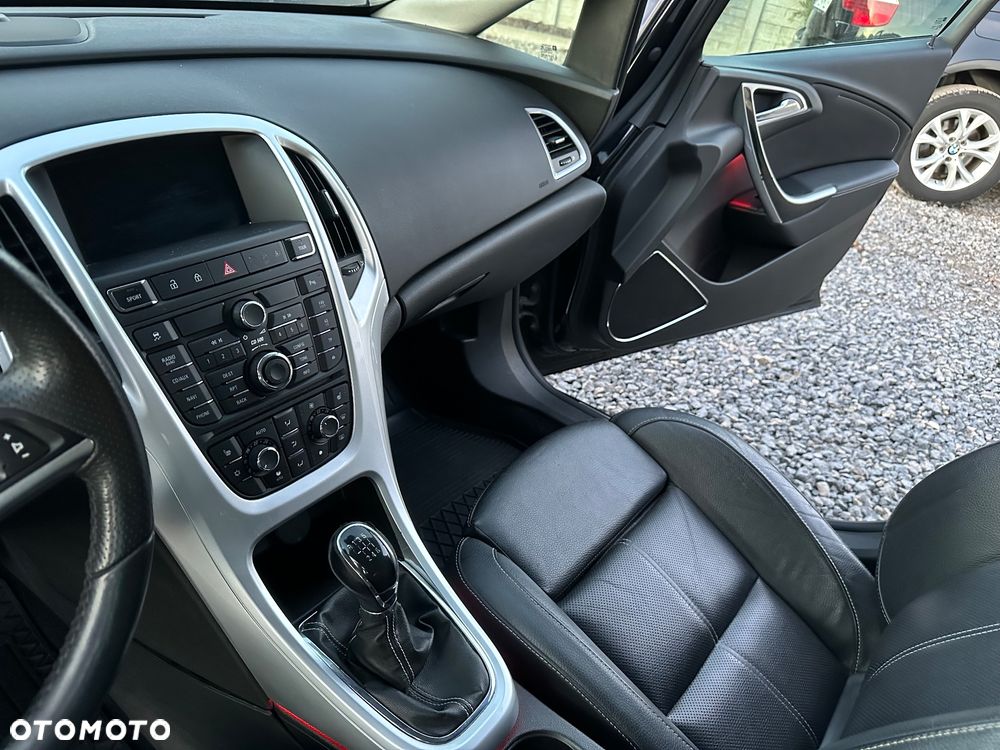 Opel Astra 1.6 T Cosmo - 14