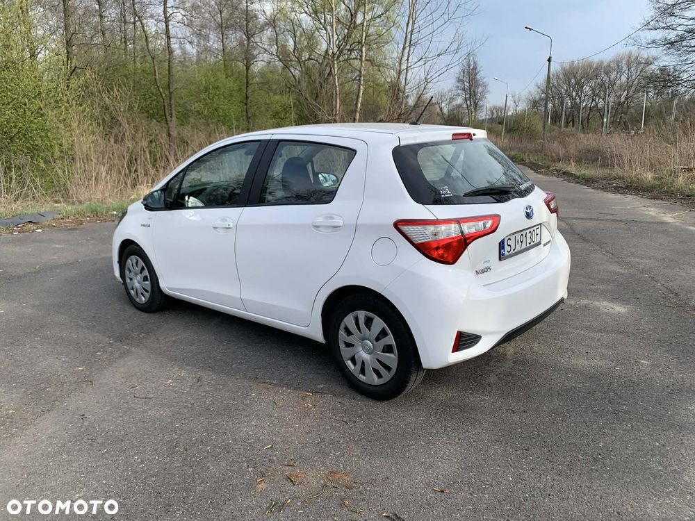 Toyota Yaris Hybrid 100 Active - 5
