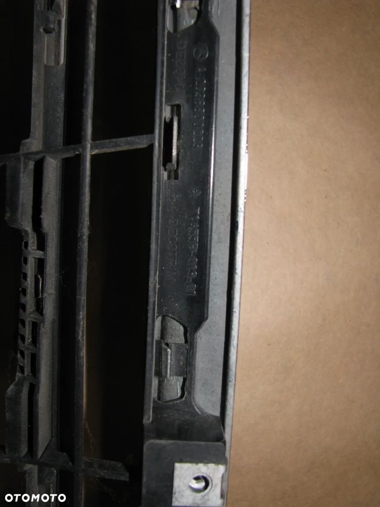 Mercedes Klasa C W203 LIFT Grill/ Atrapa - 6