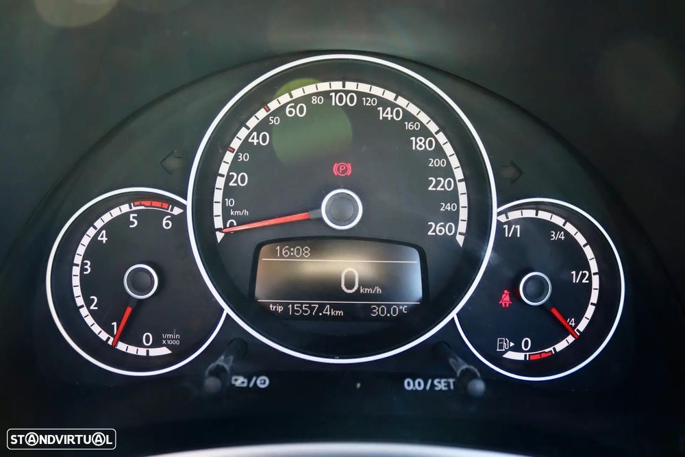 VW New Beetle Cabriolet 1.6 TDi Design - 14