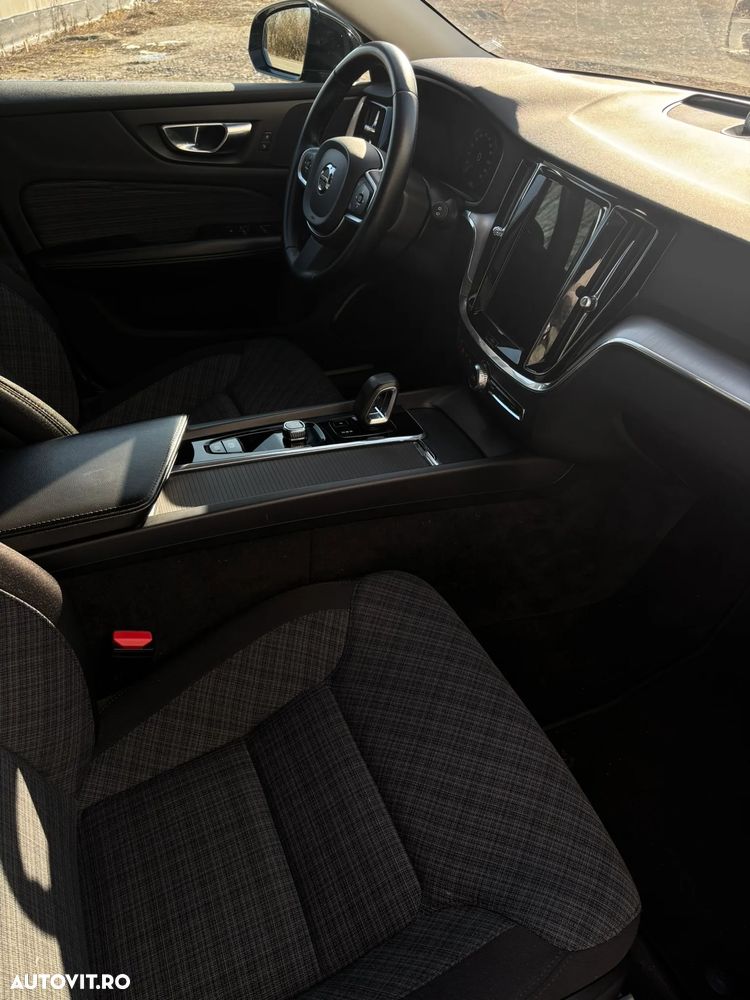 Volvo V60 B4 MHEV AT8 FWD Momentum Pro - 11