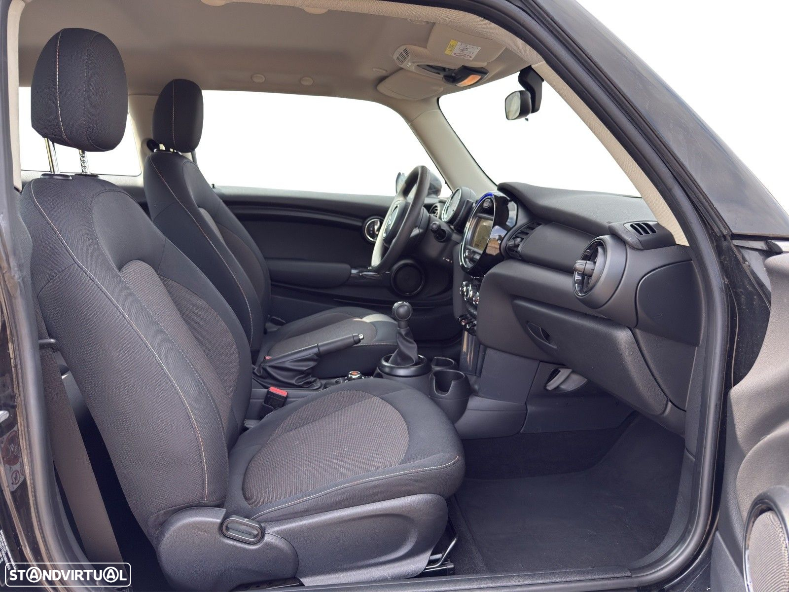 MINI 3 Portas One D - 14