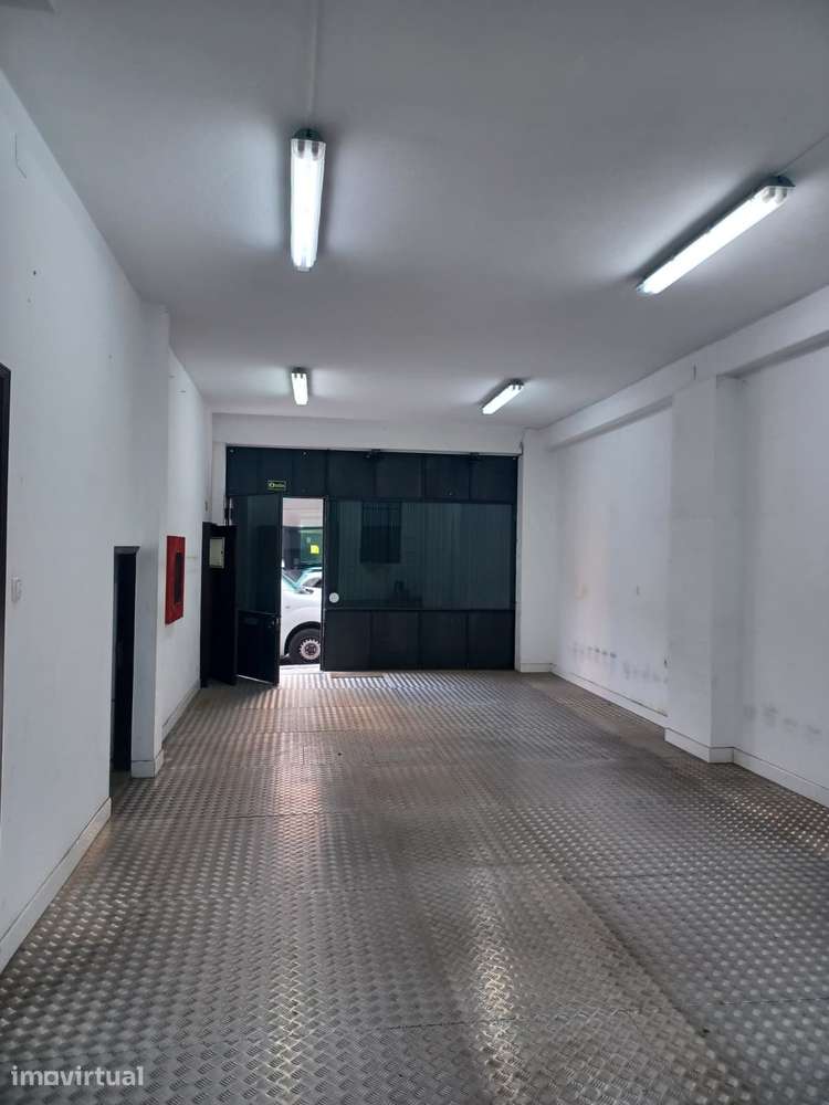 Loja comercial de 162 m2 com montra, no centro do Porto - Grande imagem: 5/12