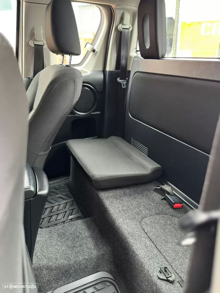 Toyota hilux 2.4 d-4d 2wd ce 3l - 19