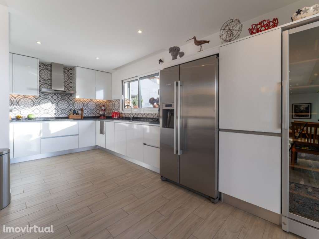 Apartamento T4 com Vista Mar, Terraço e Garagem na Nazaré - Grande imagem: 5/32