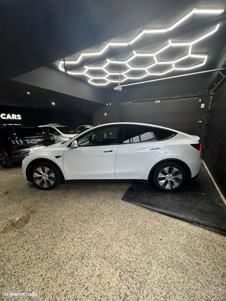 Tesla Model Y Long Range Dual Motor AWD - 8