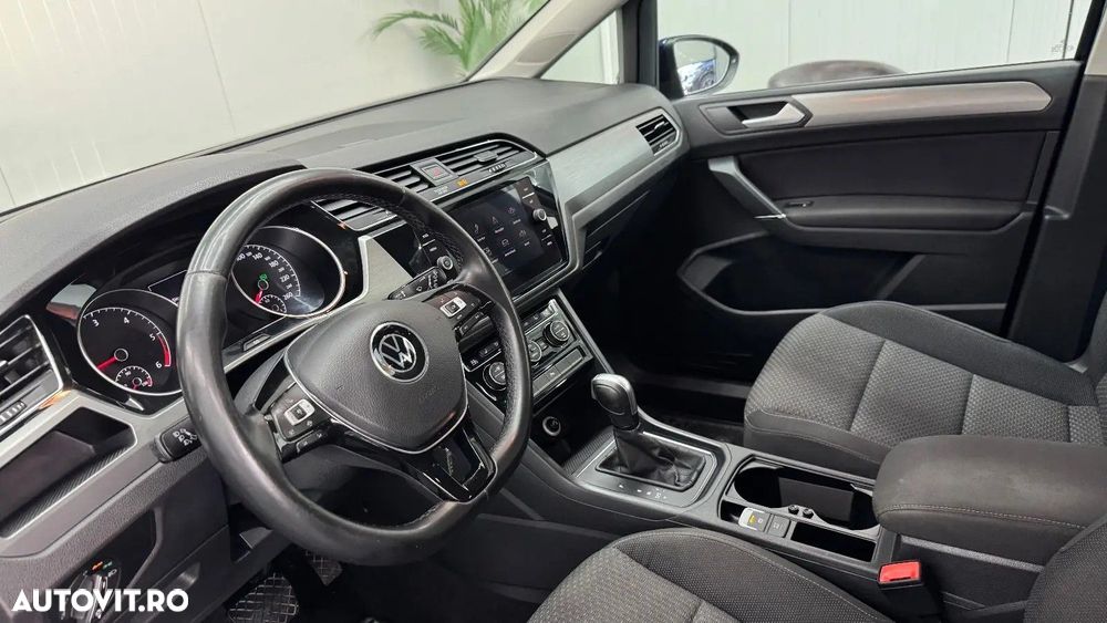 Volkswagen Touran - 8