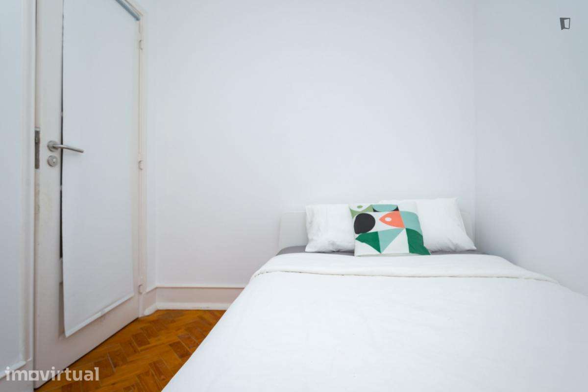 Quarto - localizado em Roma-Areeiro Lisbon - Grande imagem: 2/18