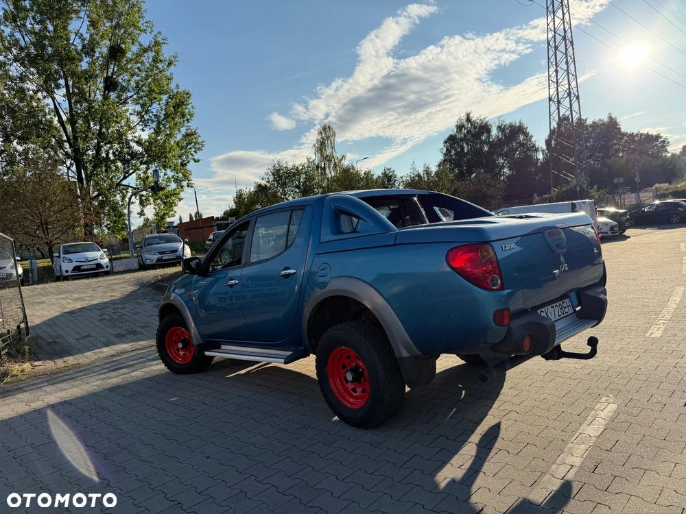 Mitsubishi L200 2.5 DID Intense + - 9