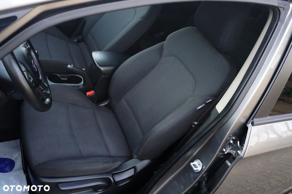 Kia Carens 1.6 GDI Dream Team Edition - 20