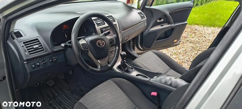 Toyota Avensis - 22